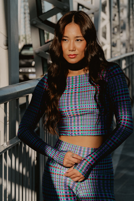PIXEL FINGER LONG SLEEVE CROPPED TOP